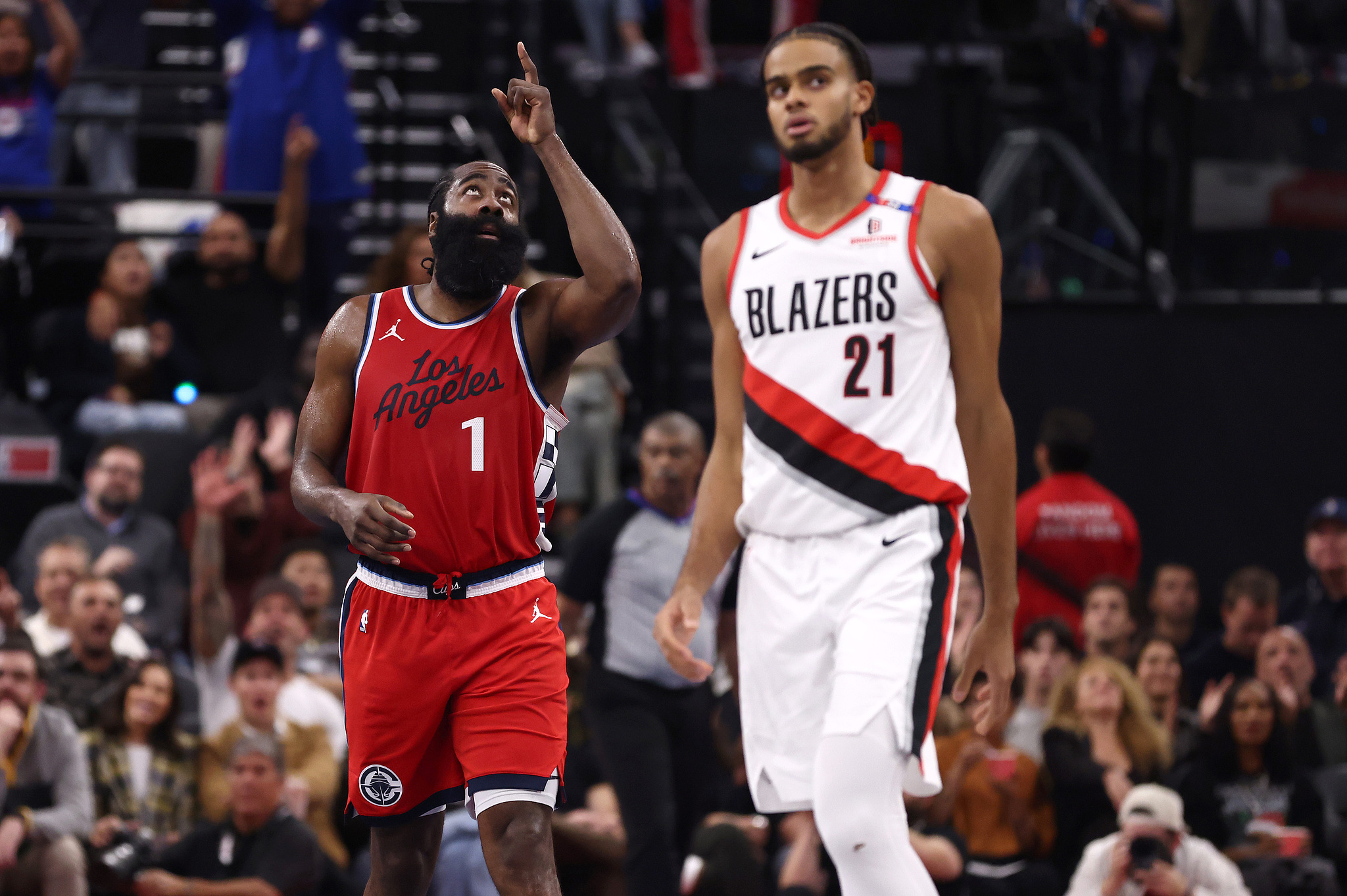 开拓者主场取胜太阳，稳住西部前八