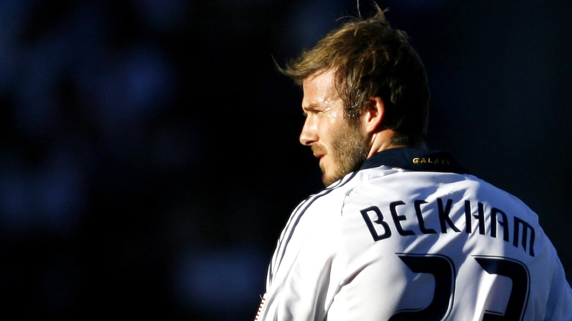 终焉之雨，平行世界里，莱万用一脚击碎英格兰的傲慢