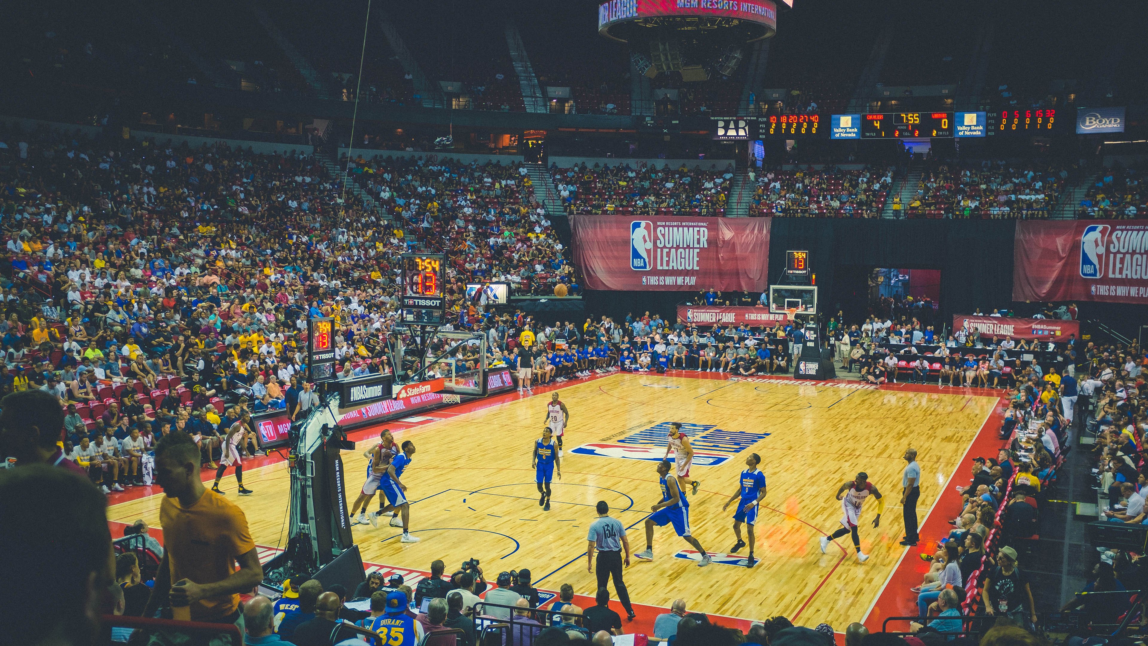 黑暗之光,火箭关键战突围老鹰,恩比德打碎一切质疑